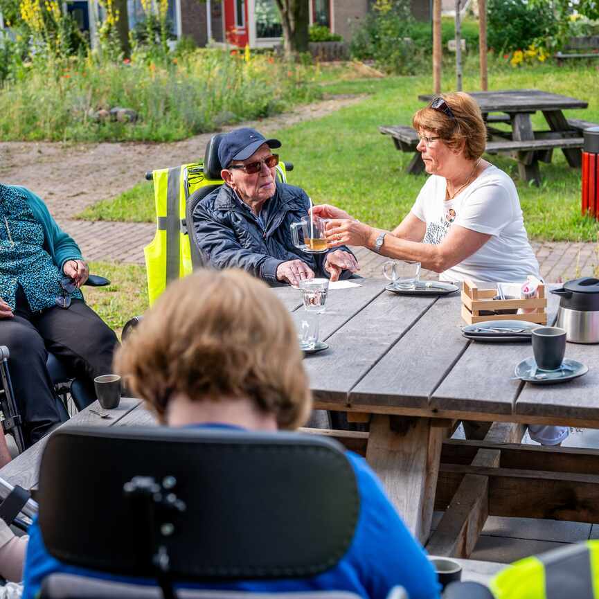 Tafereeltje aan de picknicktafel